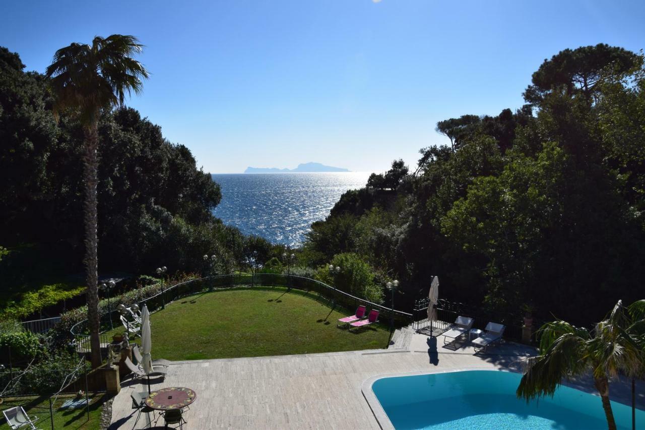 Holidays Naples Family - Pool In Front Of Capri Exteriér fotografie