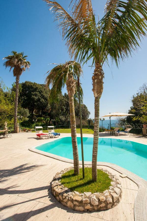 Holidays Naples Family - Pool In Front Of Capri Exteriér fotografie