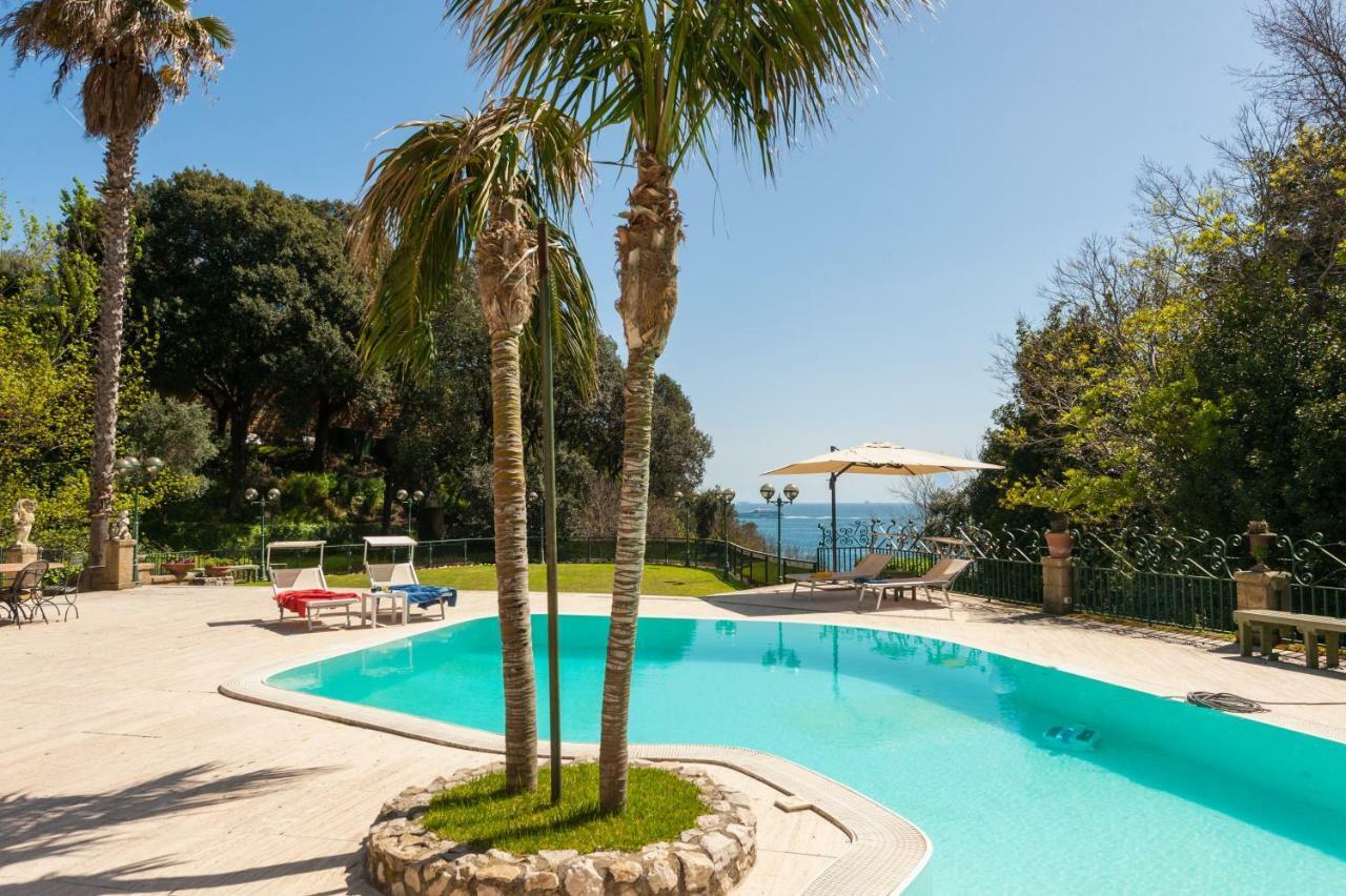 Holidays Naples Family - Pool In Front Of Capri Exteriér fotografie