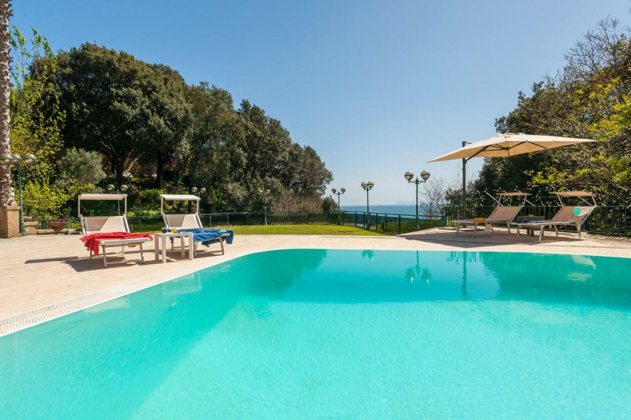 Holidays Naples Family - Pool In Front Of Capri Exteriér fotografie